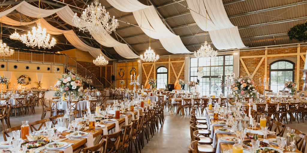 Wedding chandelier in Majątek Howieny